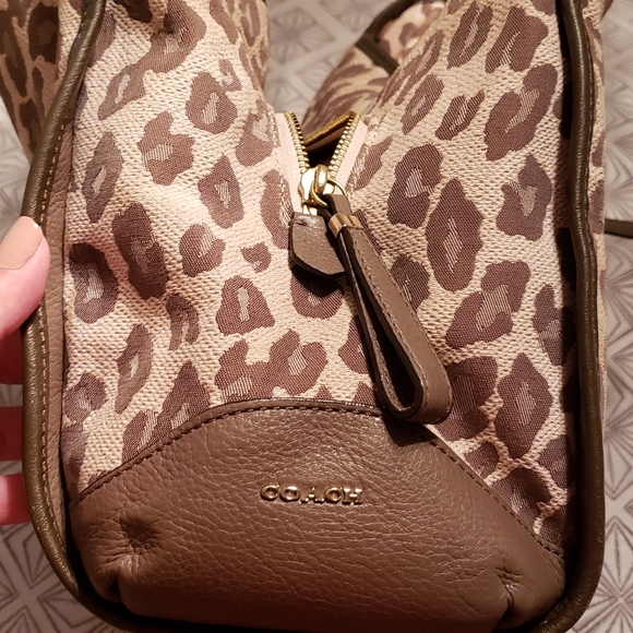 Coach purse - Picture 4 of 6